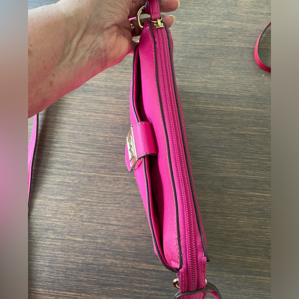 LIZ CLAIBORNE BARBIE PINK CROSSBODY Hot Pink Goldtone Hardware Vegan Leather - Picture 3 of 14